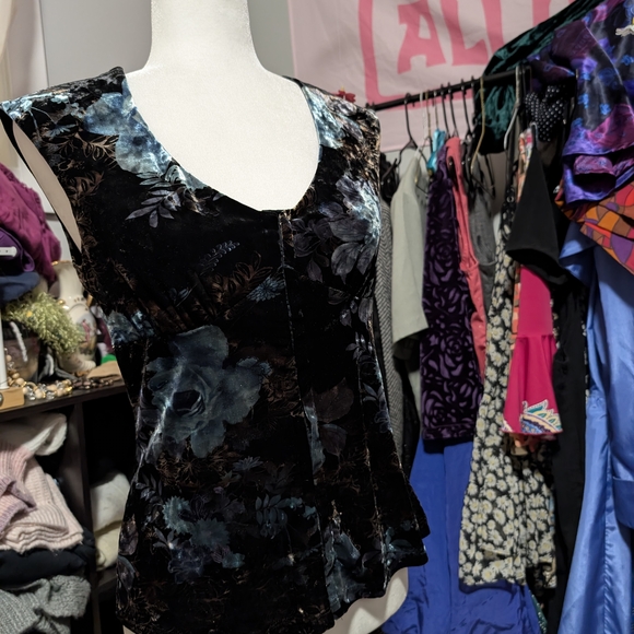 Le Chateau Black and Blue Floral Velvet Top - Picture 2 of 5